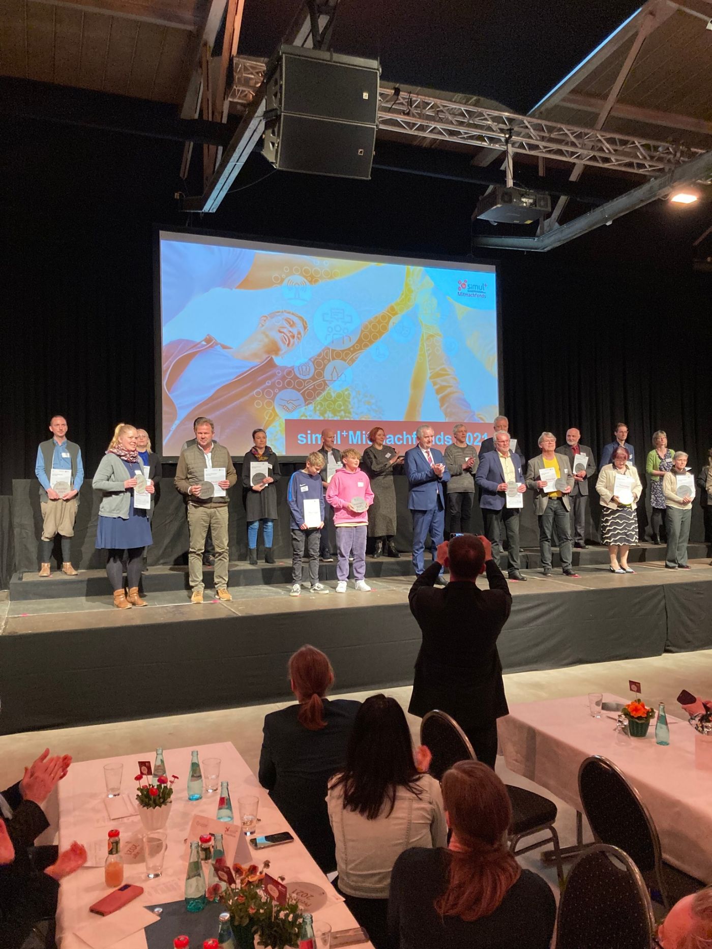 Preisträger der Gruppe H mit Staatsminister Thomas Schmidt.